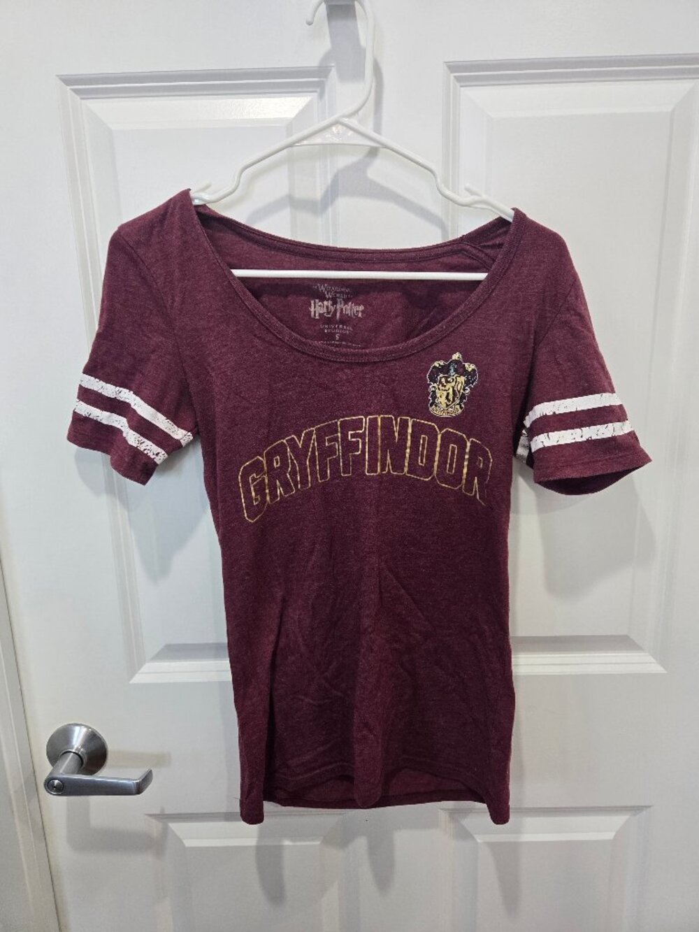 Harry Potter Gryffindor Universal Studios Exclusive Women's Fitted T-shirt small